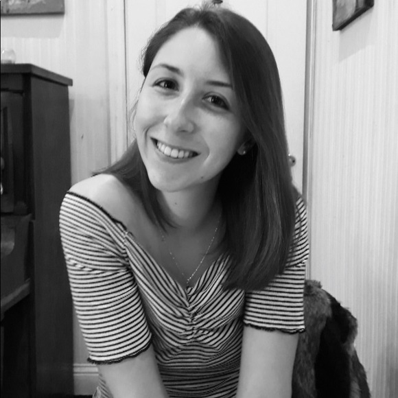 Meet your Posher, Alyssa - Picture 2 of 2